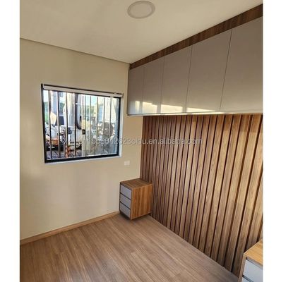 主な構造 鋼鉄の角管を電圧した 屋外用フラットパックコンテナ 現代のデザイン プリファブリックコンテナハウス