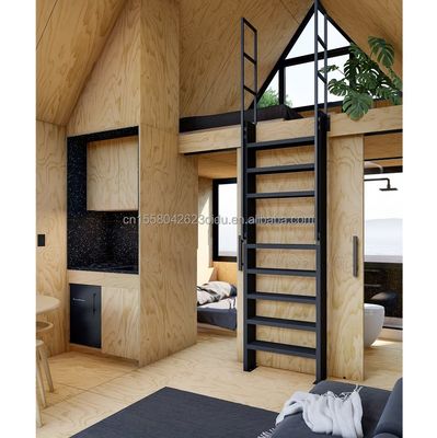 迅速に設置された2階建てのプリファブ別荘 Aフレームデザインと,電熱鋼管から作られた三角形コンテナ