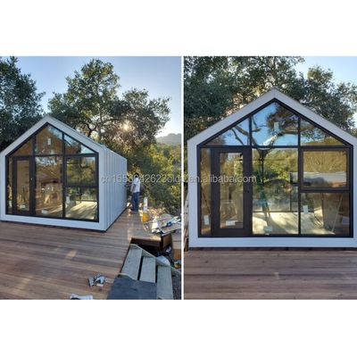 改造された輸送コンテナ プリファブハウス 住宅用鋼コンテナのための三角屋根と安定した木の基盤