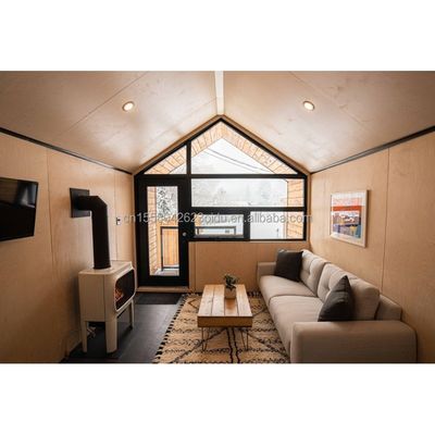 主な構造 鋼鉄の角管 現代の三角形屋外屋 ショップ用サンドイッチパネル素材で設計