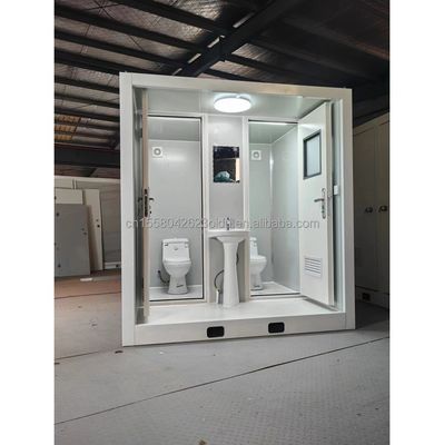 持ち運び可能な屋外トイレのためのフラットパックコンテナ 鉄鋼とサンドイッチパネルで作られた変更された輸送コンテナスタイル