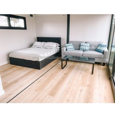 現代的な拡張可能な鉄筋 ポータブル 備品コンテナハウス 寝室付き 屋外用 サンドウィッチパネル